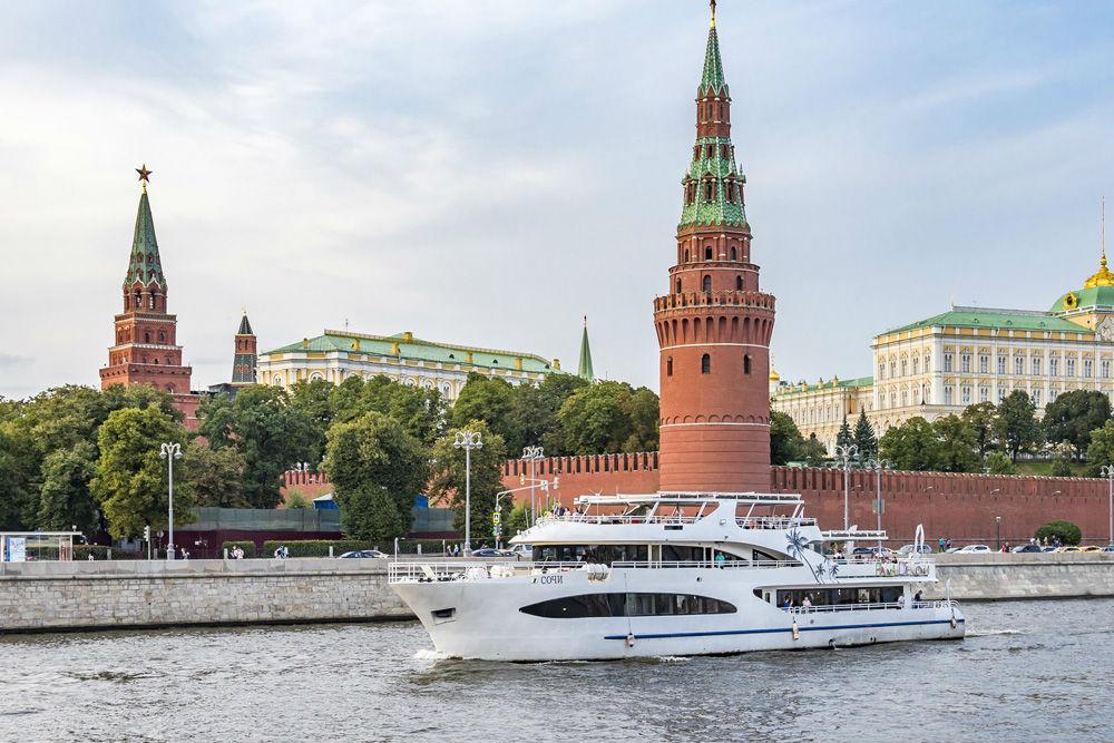 Прогулка на яхте "Пальма де Сочи" по Москве-реке с обедом или ужином